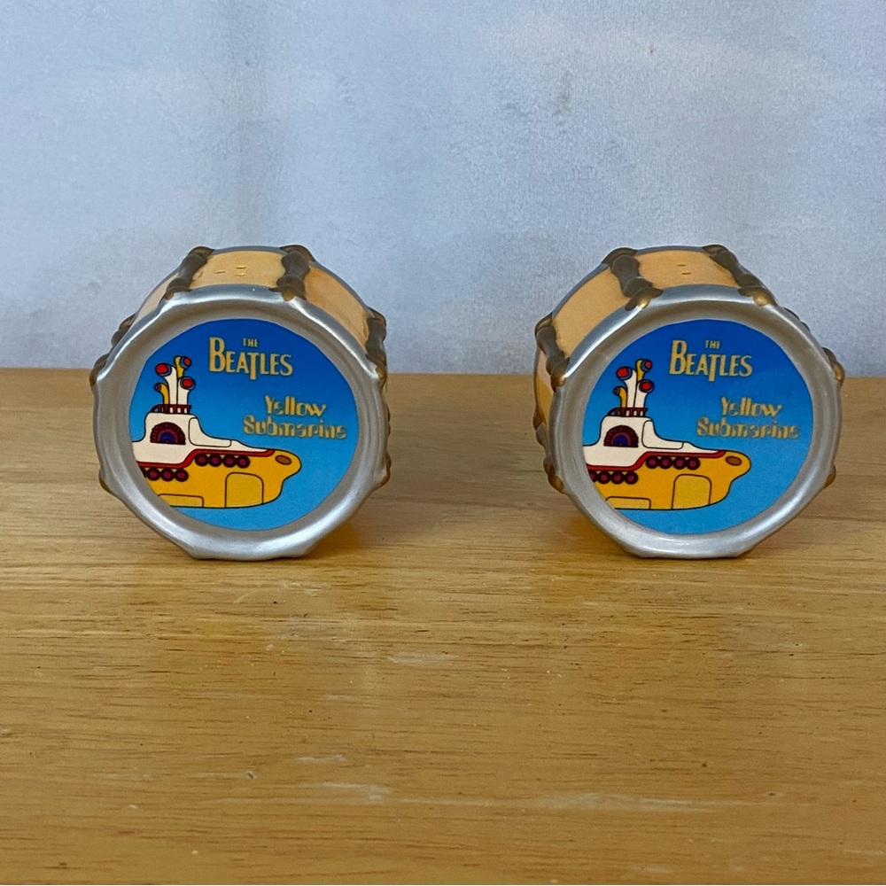 The Beatles Blue and Yellow Submarine Shakers